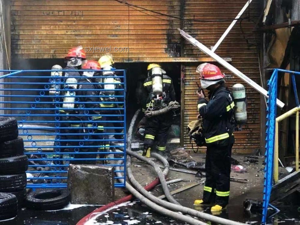 厂房油桶“漂移”大师：技艺背后的行业深度解析